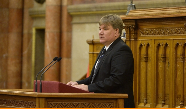 Szűcs Lajos, a Fidesz vezérszónoka, a parlamentben